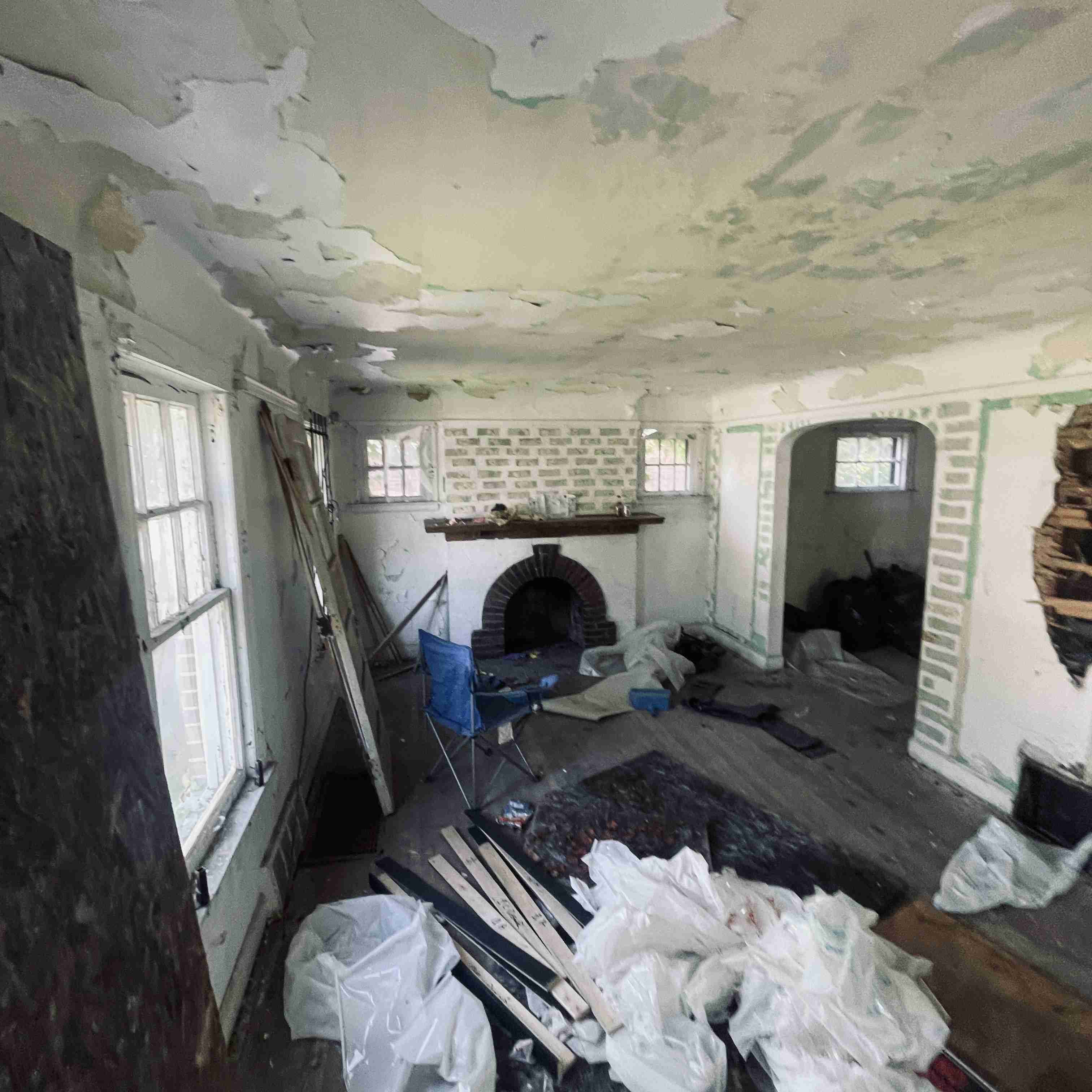 14910 Robson (24).jpg